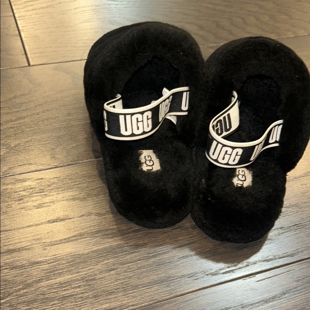 NWOT UGG Black Furry Slippers - Picture 5 of 6